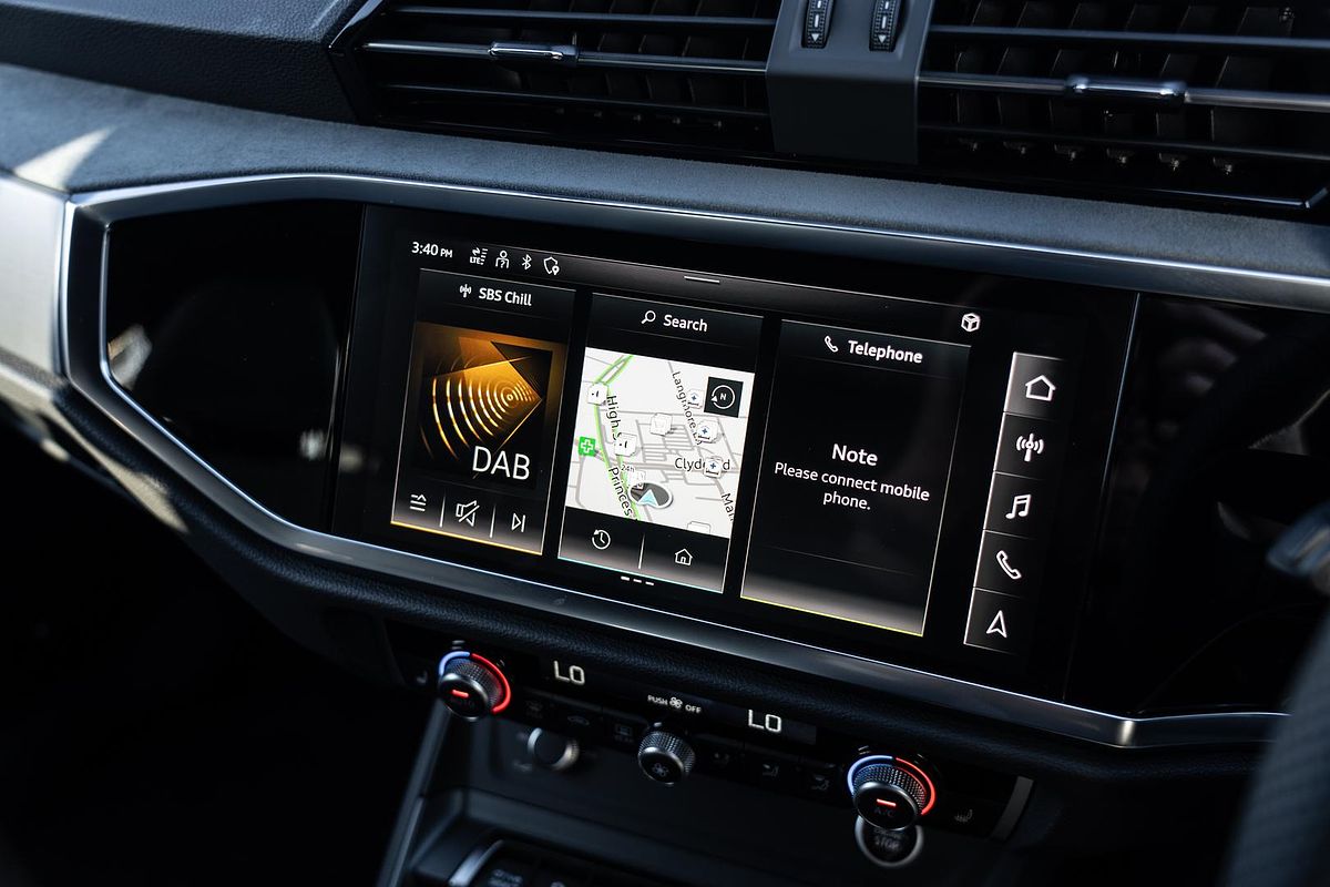 2025 Audi Q3 40 TFSI S line F3