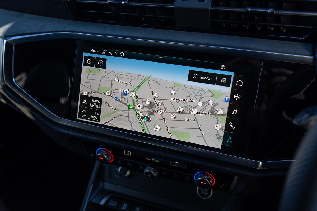2025 Audi Q3 40 TFSI S line F3