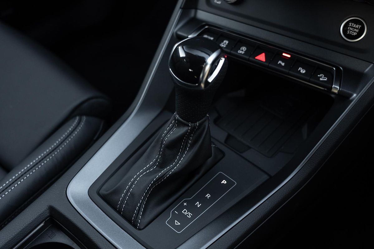2025 Audi Q3 40 TFSI S line F3