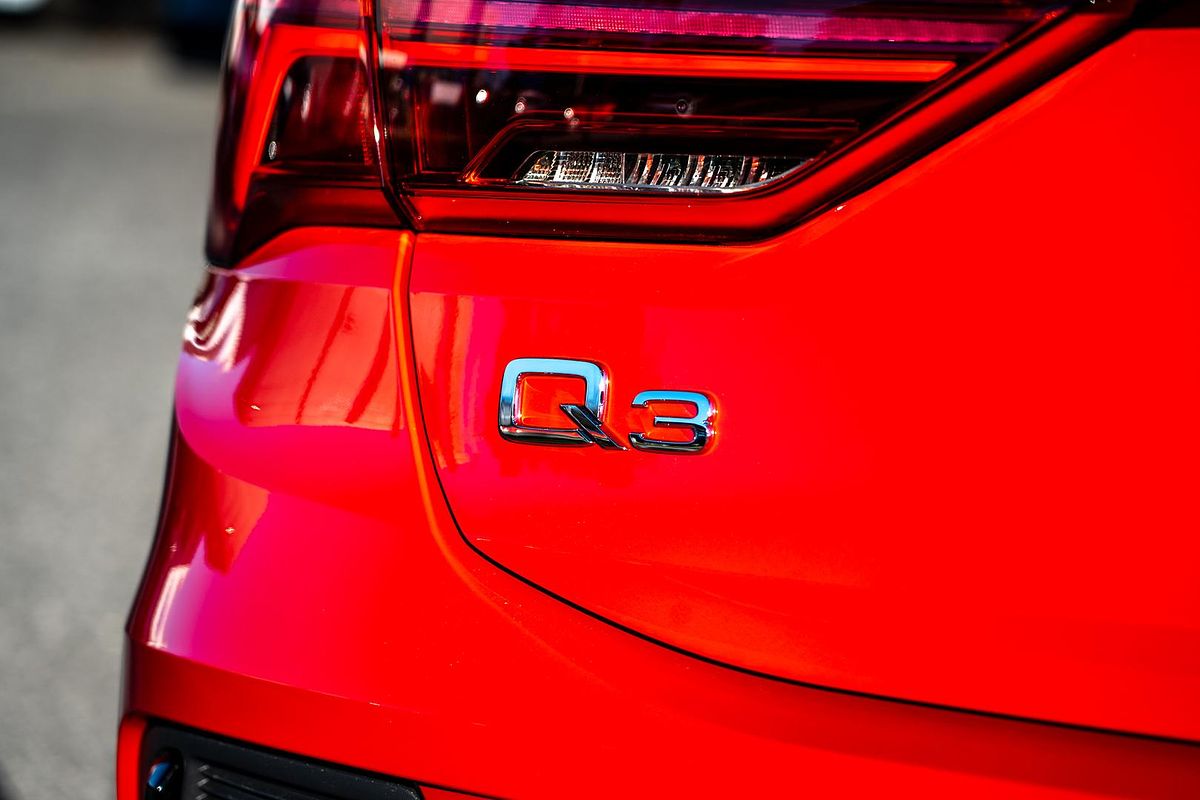 2025 Audi Q3 40 TFSI S line F3