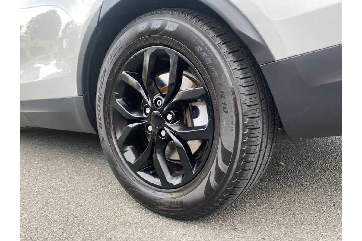 2017 Land Rover Discovery TD4 SE Series 5