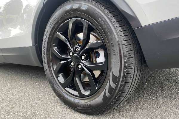 2017 Land Rover Discovery TD4 SE Series 5