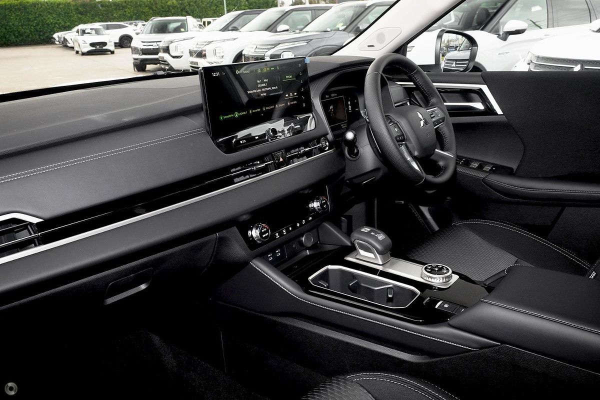 2025 Mitsubishi Outlander LS ZM