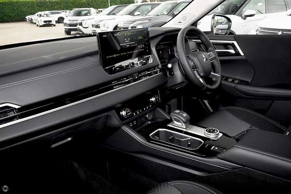 2025 Mitsubishi Outlander LS ZM