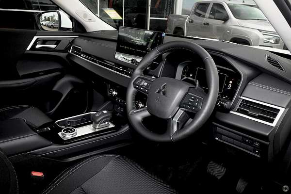 2025 Mitsubishi Outlander LS ZM