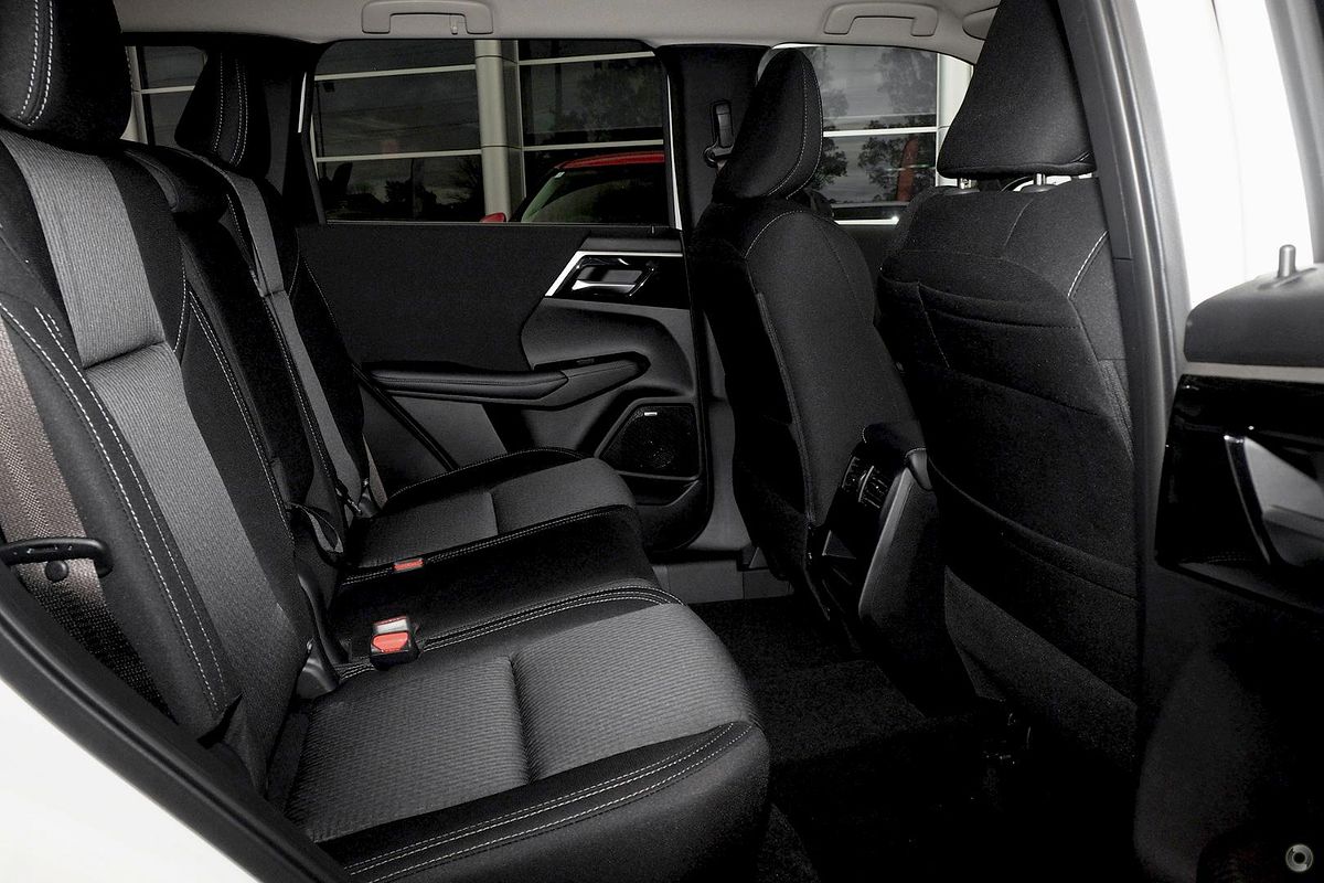 2025 Mitsubishi Outlander LS ZM