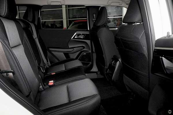 2025 Mitsubishi Outlander LS ZM