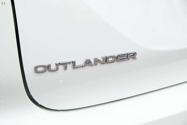 2025 Mitsubishi Outlander LS ZM