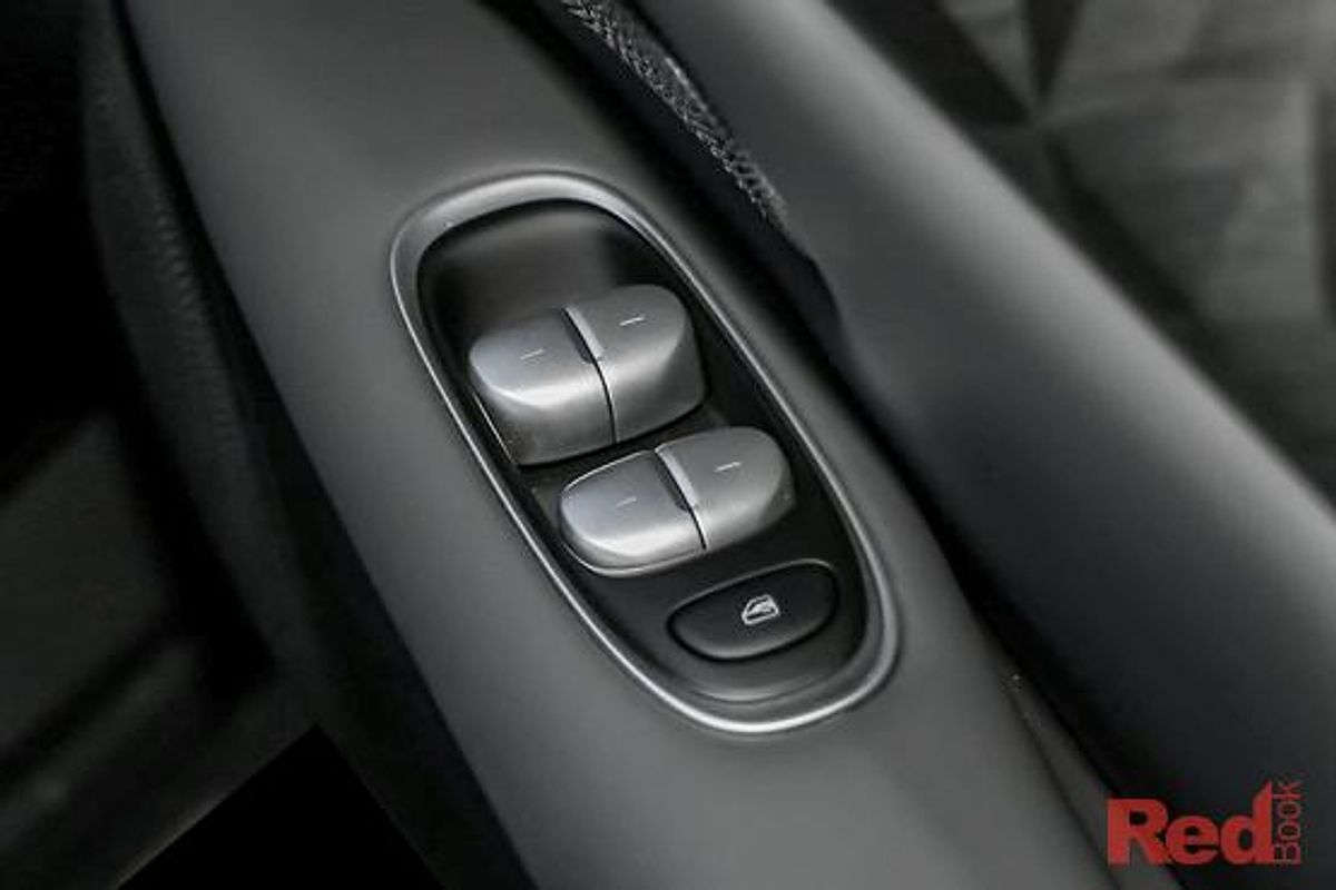 2025 MG IM5 Performance P12L