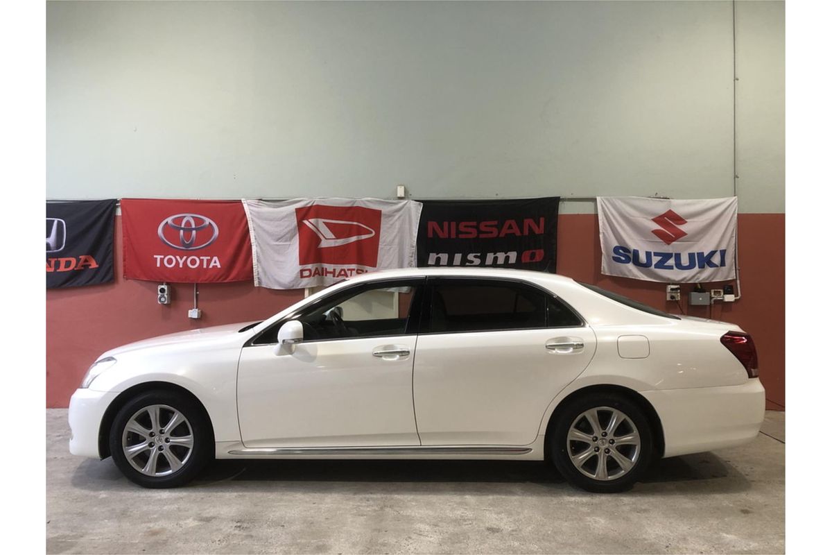 2009 Toyota Crown Majesta URS206