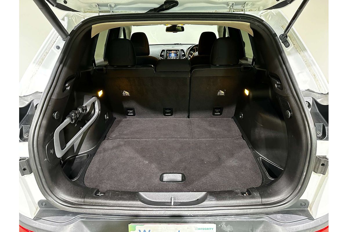2015 Jeep Cherokee Blackhawk KL