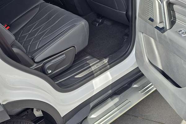 2025 LDV D90 Executive SV9A