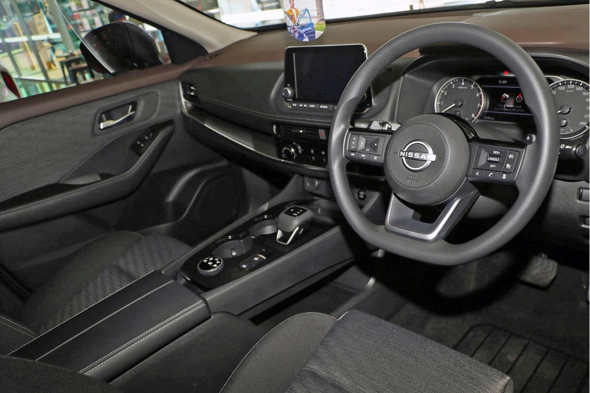 2025 Nissan X-TRAIL ST T33
