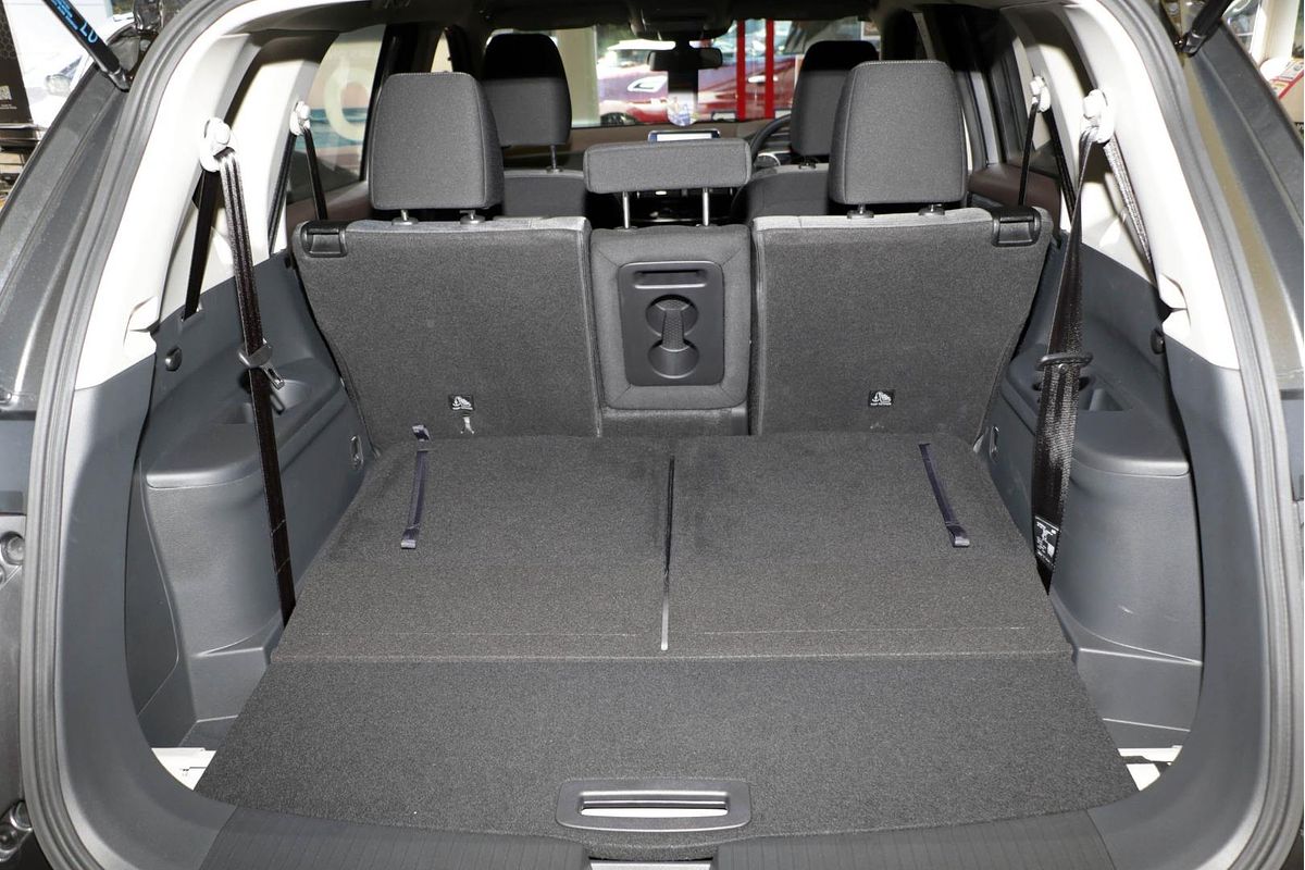 2025 Nissan X-TRAIL ST T33