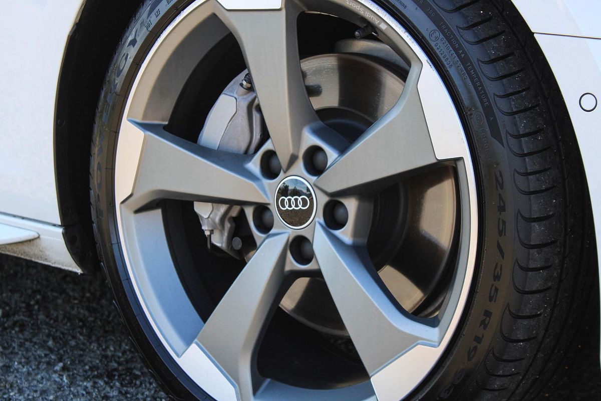 2021 Audi A4 45 TFSI S line B9