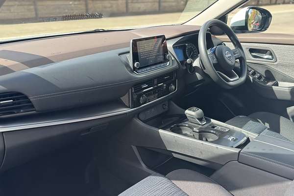 2025 Nissan X-TRAIL ST T33