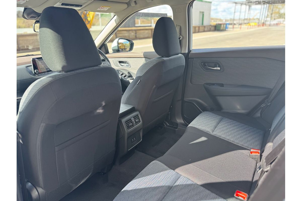 2025 Nissan X-TRAIL ST T33