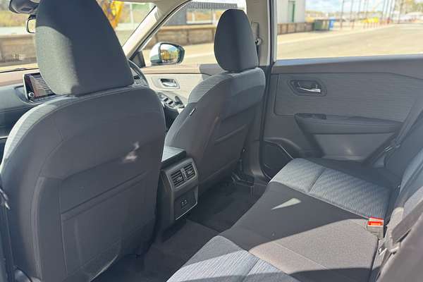 2025 Nissan X-TRAIL ST T33