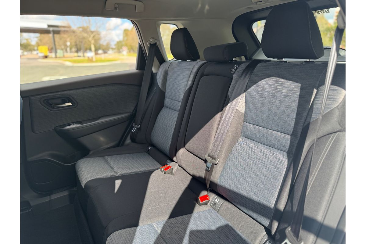 2025 Nissan X-TRAIL ST T33