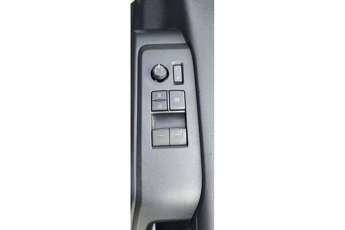 2019 Toyota Hiace Commuter GDH322R ELWB