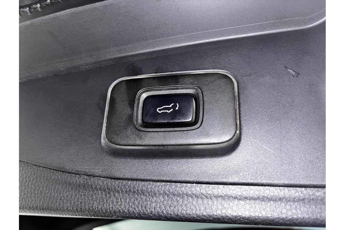 2023 Isuzu MU-X LS-T