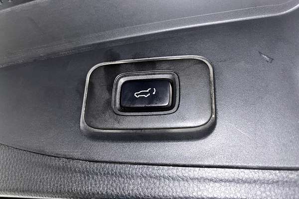2023 Isuzu MU-X LS-T