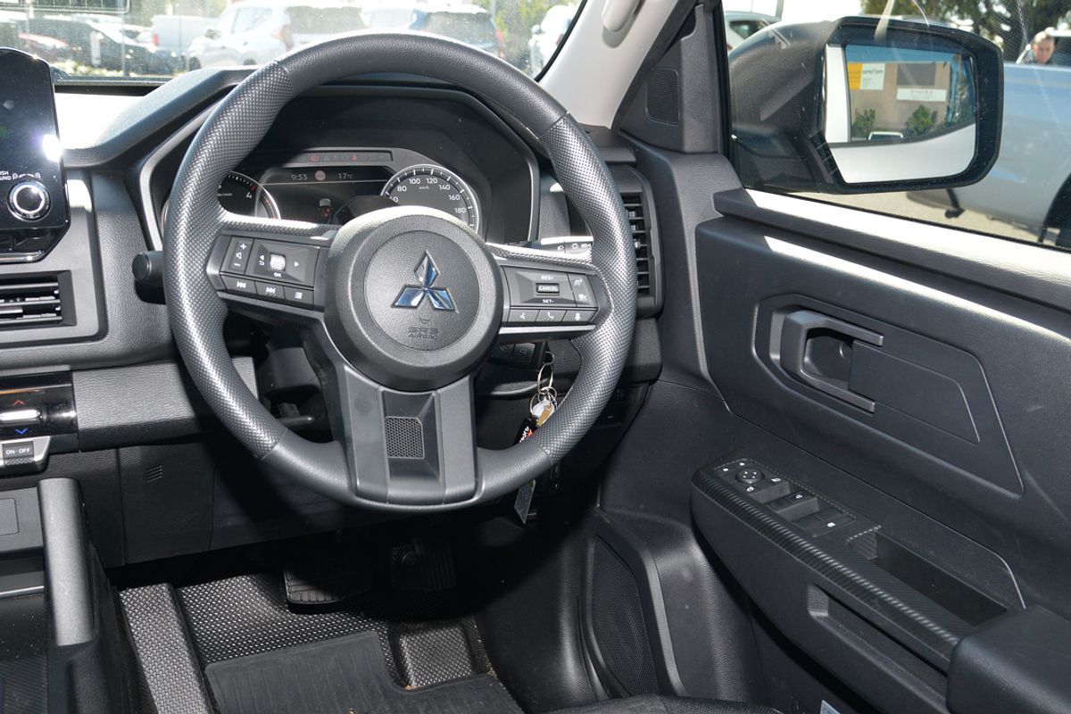2025 Mitsubishi Triton GLX MV 4X4