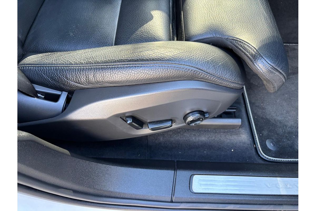 2020 Volvo XC60 T5 Momentum