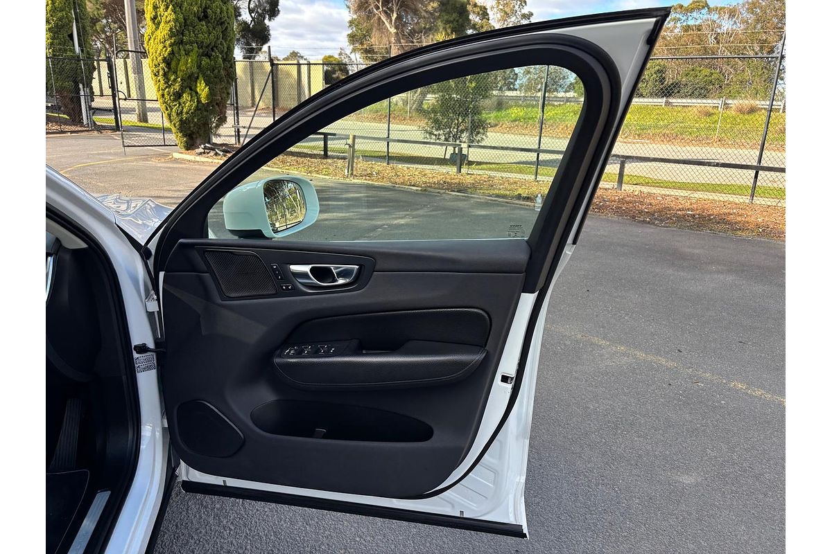 2020 Volvo XC60 T5 Momentum