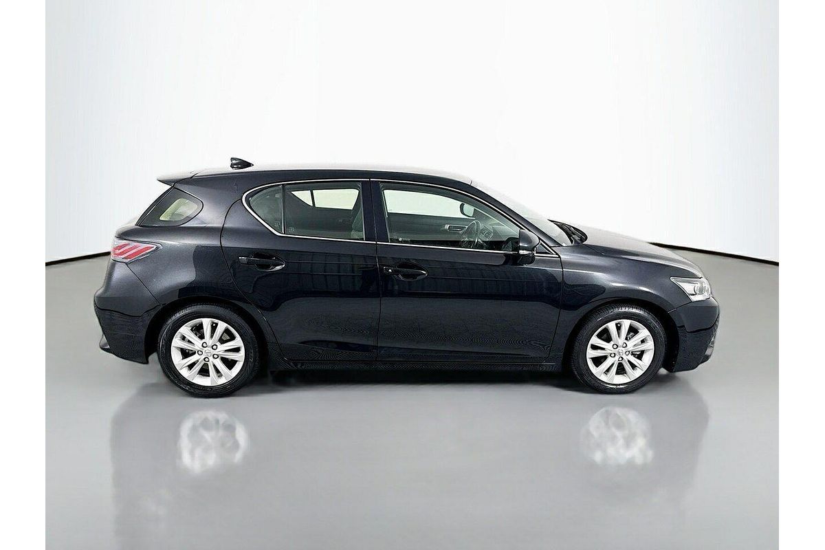 2017 Lexus CT CT200h Luxury ZWA10R