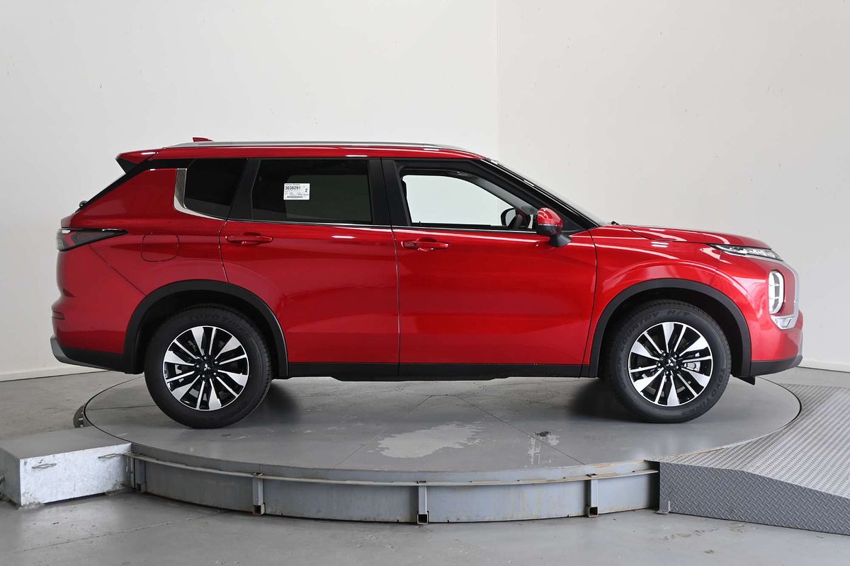2025 Mitsubishi Outlander LS ZM