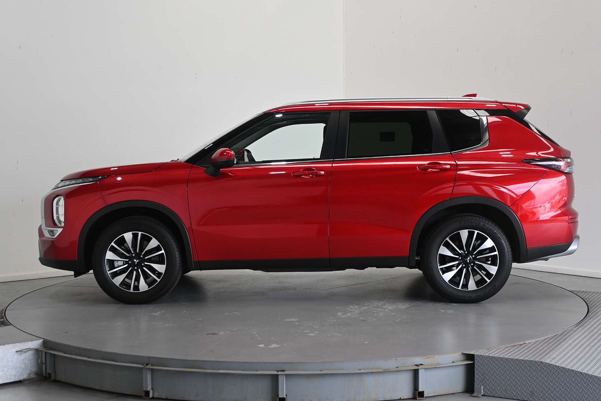 2025 Mitsubishi Outlander LS ZM