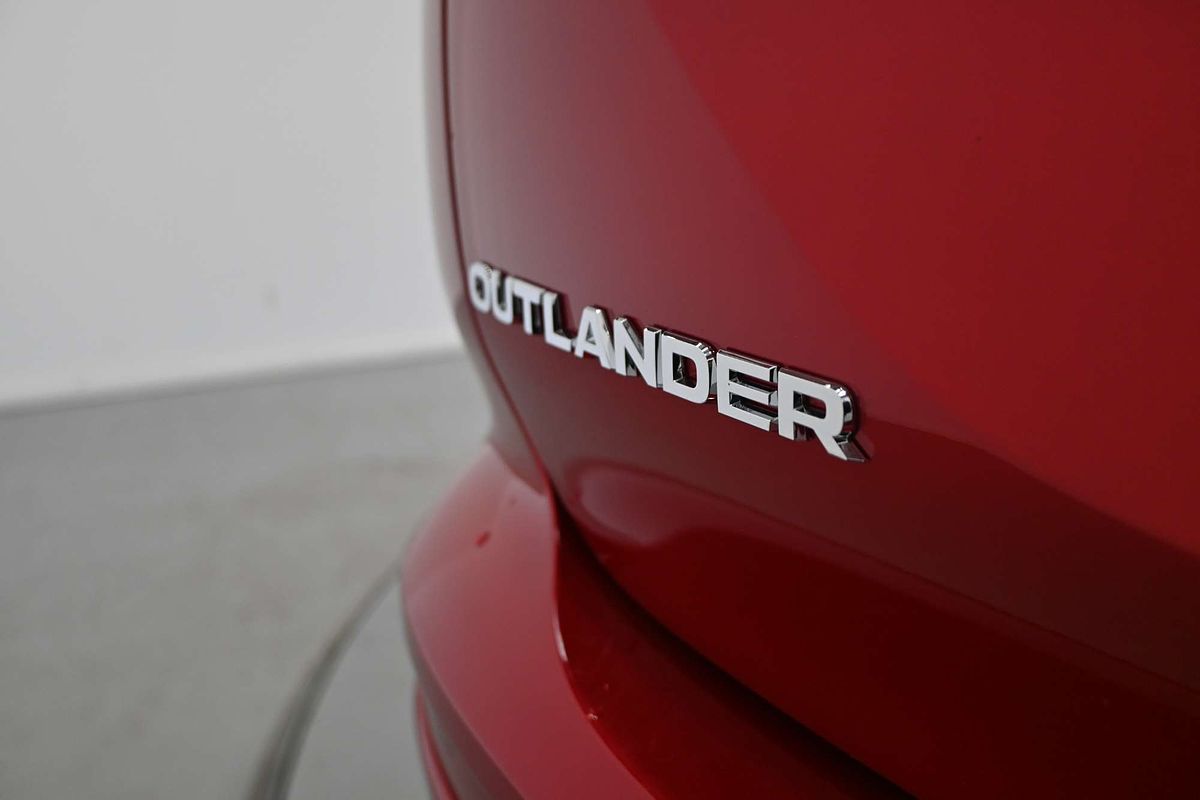 2025 Mitsubishi Outlander LS ZM