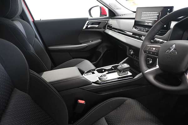 2025 Mitsubishi Outlander LS ZM
