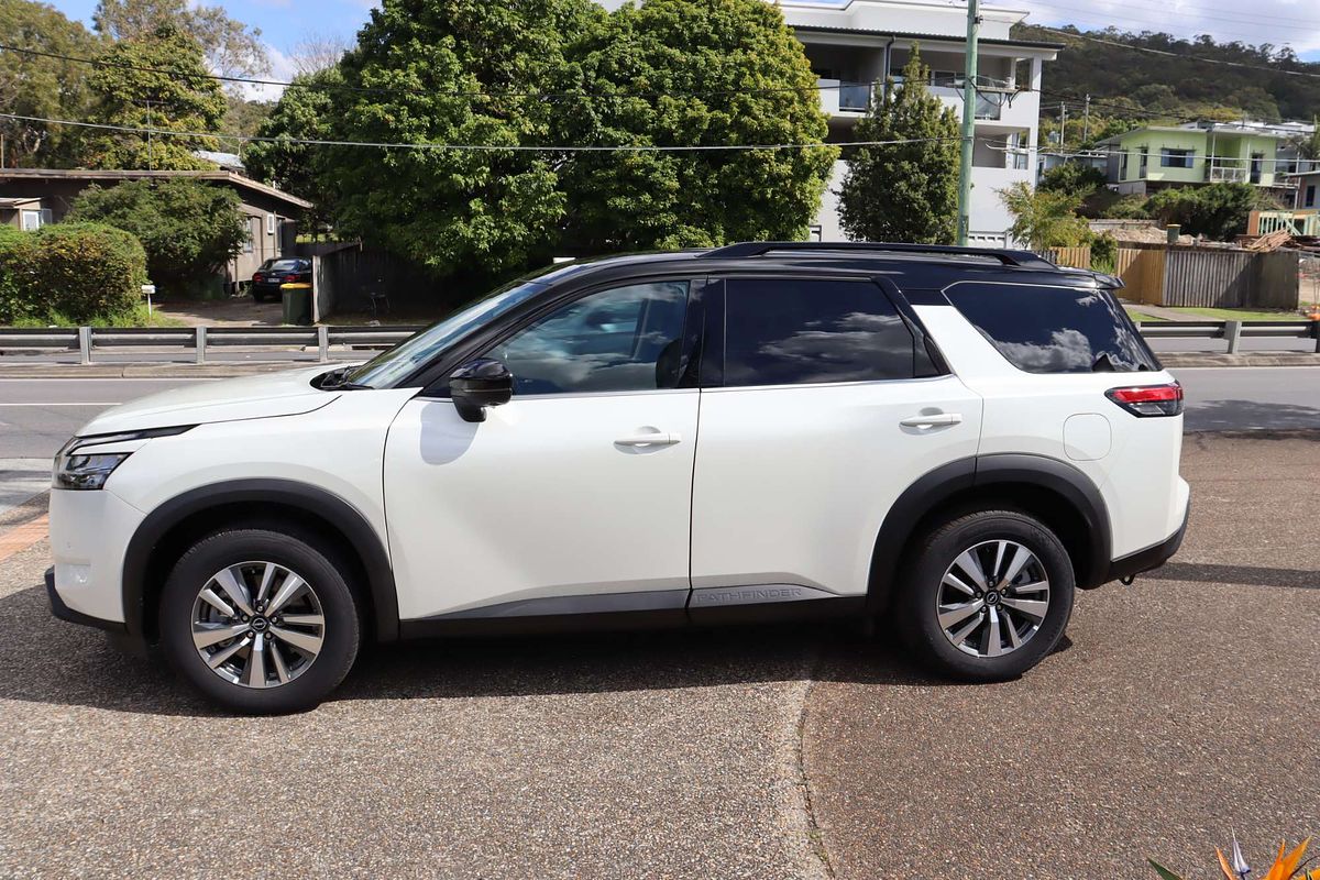 2024 Nissan Pathfinder Ti R53