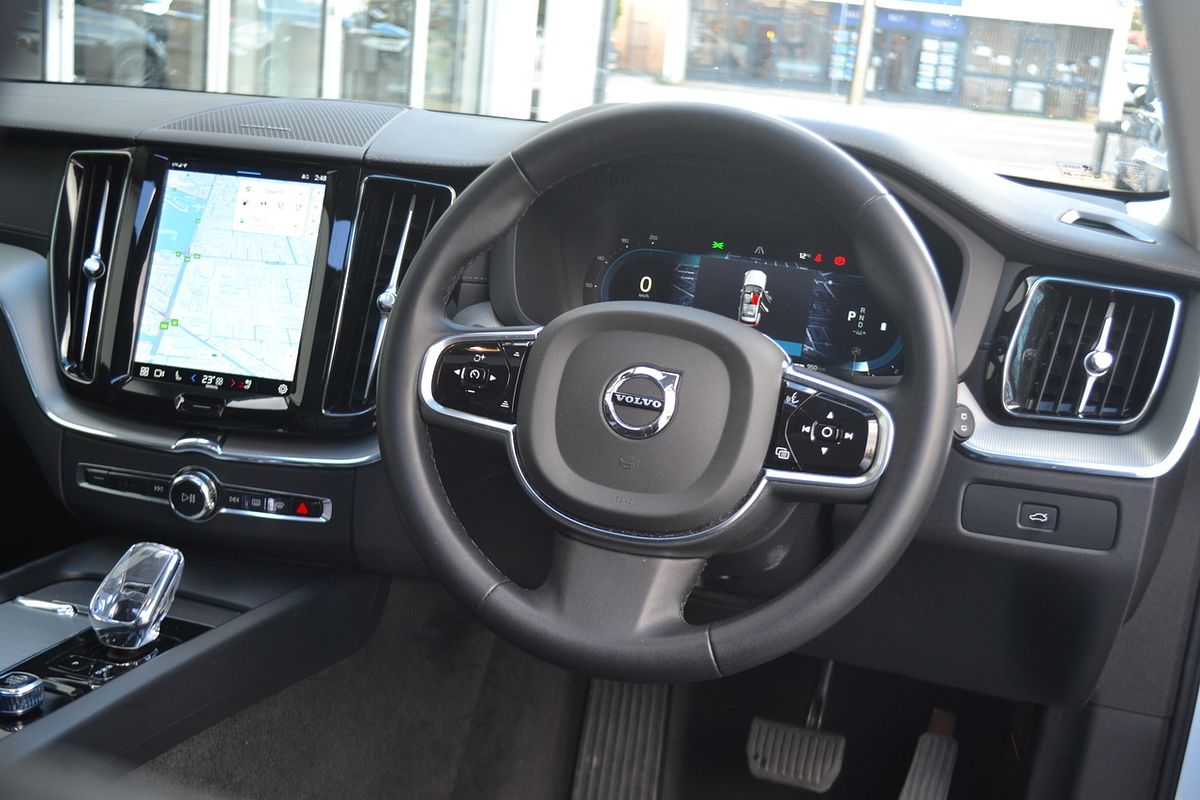 2023 Volvo XC60 Plus B5