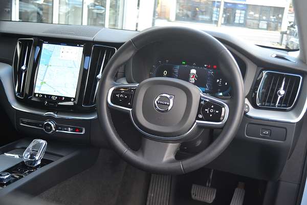2023 Volvo XC60 Plus B5