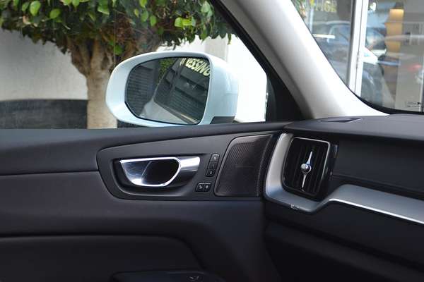 2023 Volvo XC60 Plus B5
