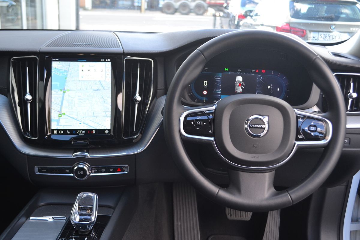 2023 Volvo XC60 Plus B5