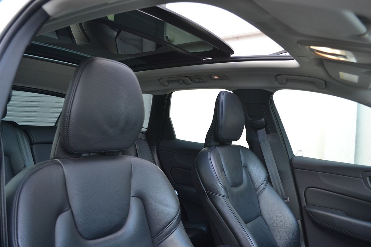 2023 Volvo XC60 Plus B5