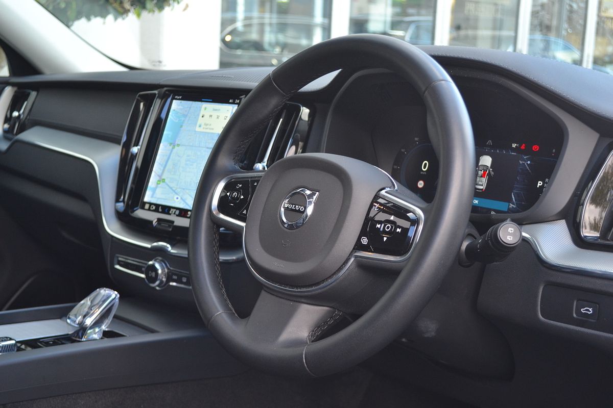 2023 Volvo XC60 Plus B5