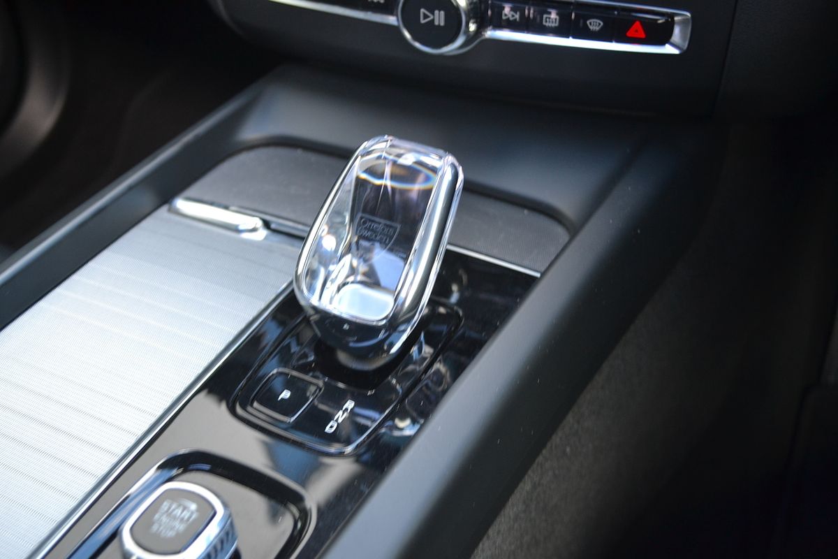 2023 Volvo XC60 Plus B5