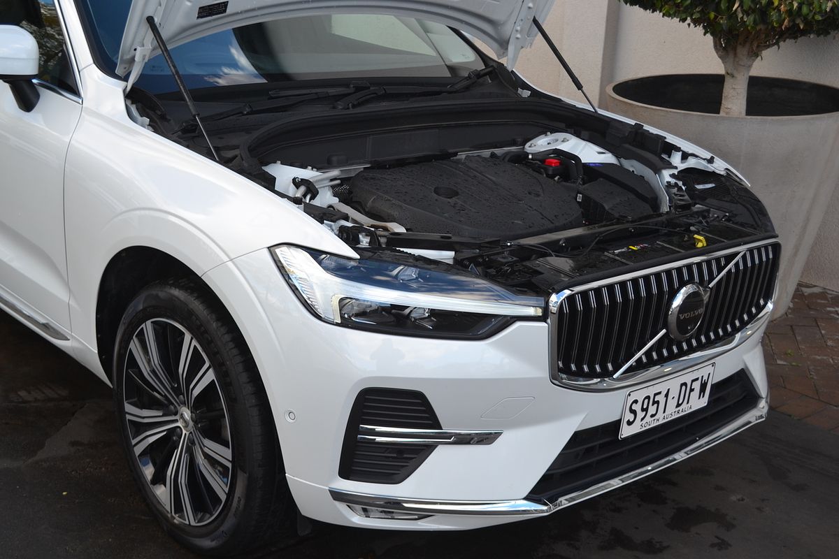 2023 Volvo XC60 Plus B5