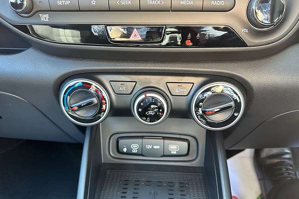 2025 Hyundai Venue Active QX.V5