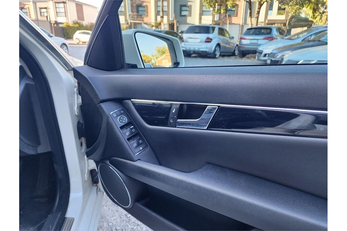 2009 Mercedes-Benz 220 CDI CLASSIC W204