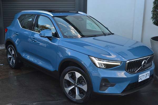 2023 Volvo XC40 Ultimate B4 Bright