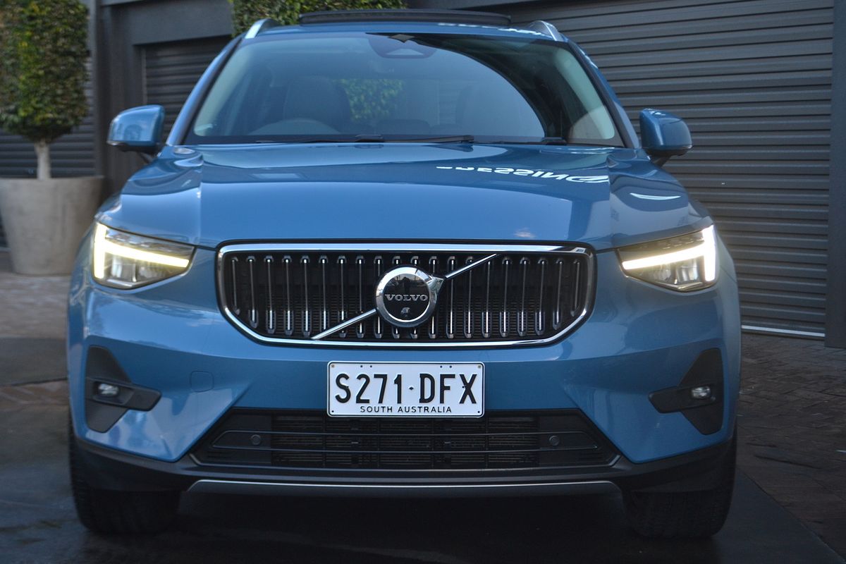 2023 Volvo XC40 Ultimate B4 Bright