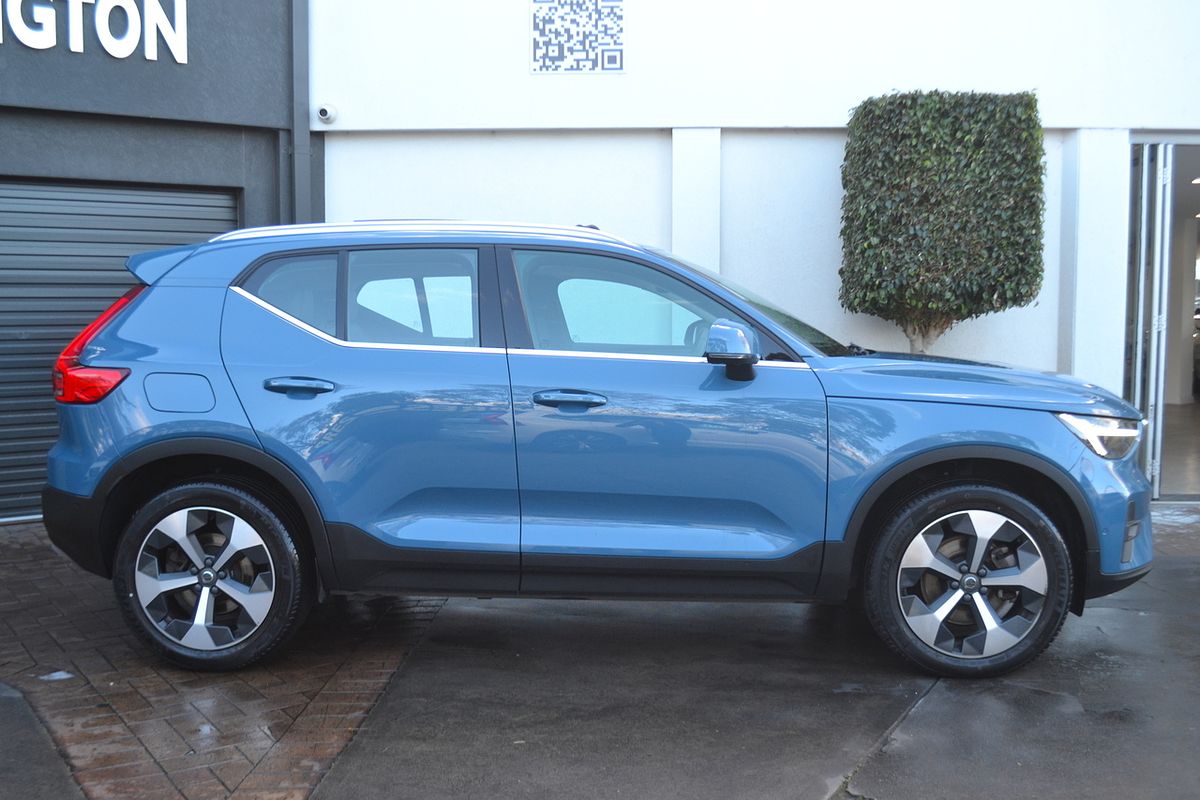 2023 Volvo XC40 Ultimate B4 Bright