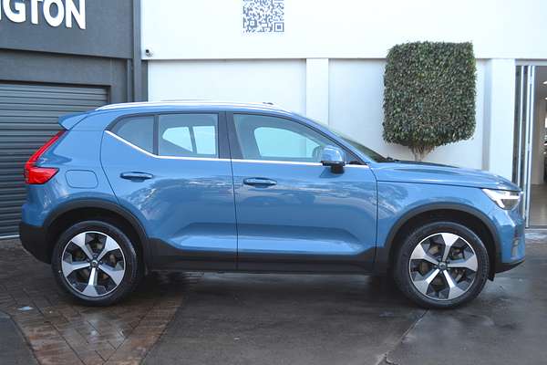 2023 Volvo XC40 Ultimate B4 Bright