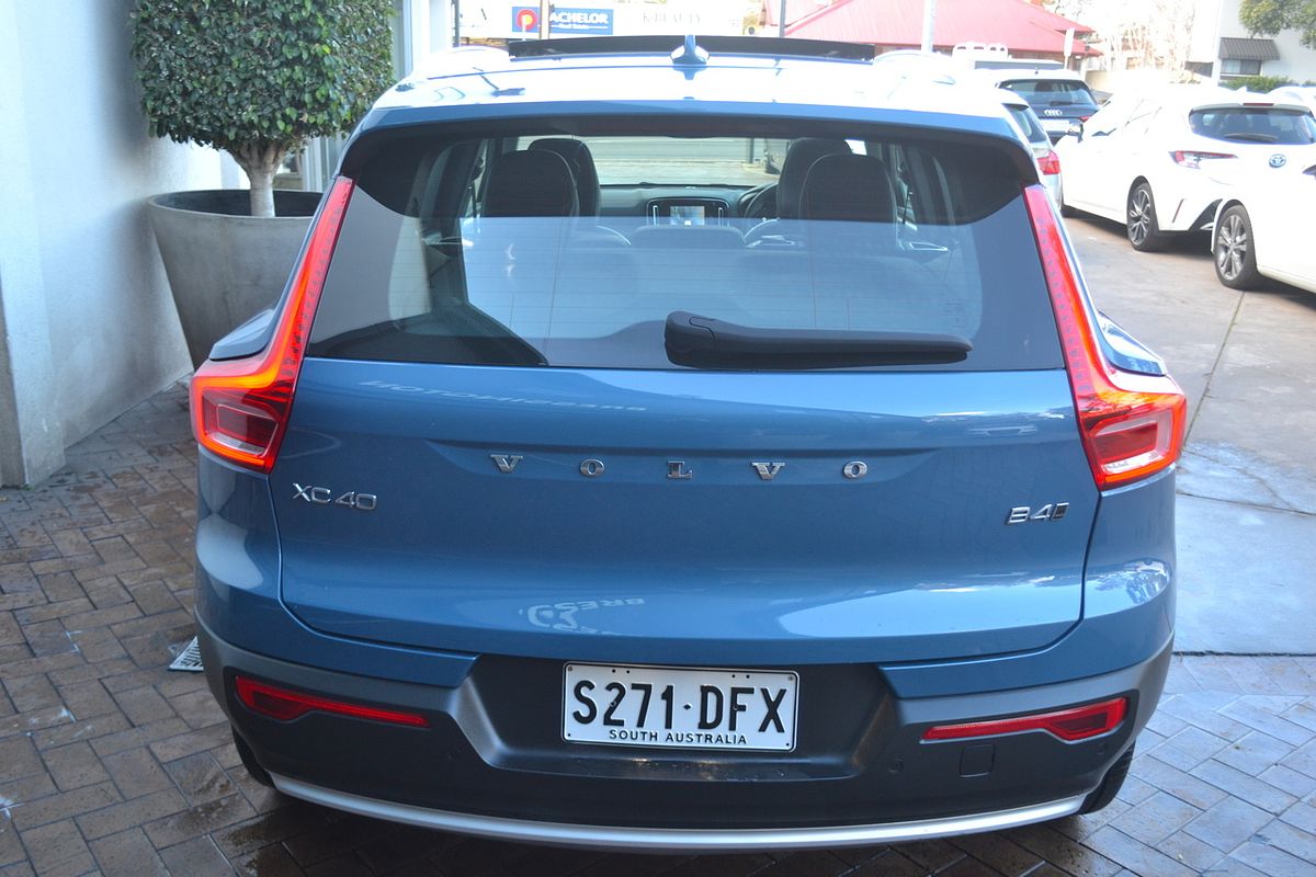 2023 Volvo XC40 Ultimate B4 Bright